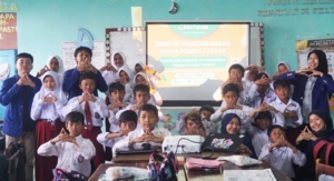 Flash Card AR UNY: Menghidupkan Tradisi “Nyabuk Gunung” untuk Edukasi Mitigasi Bencana Longsor