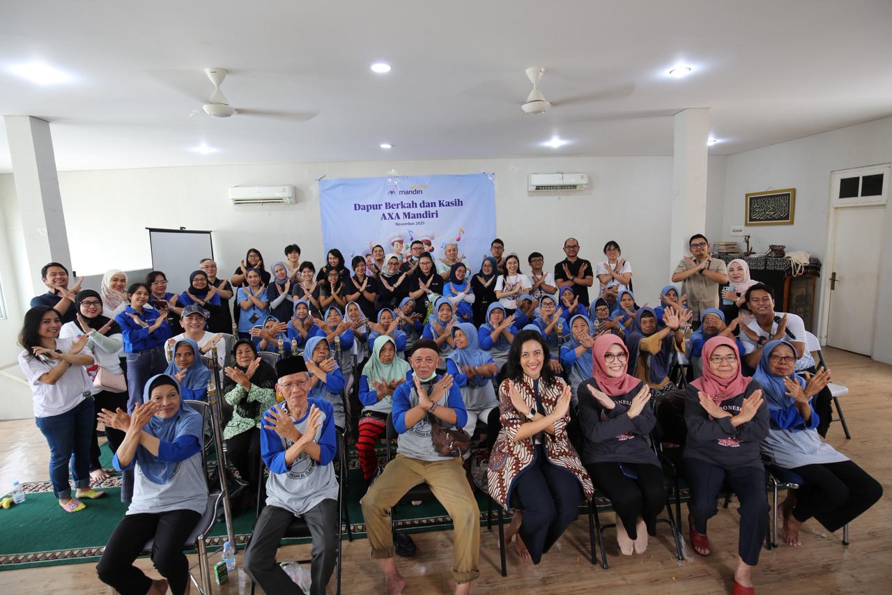Lebih dari 150 Karyawan AXA Mandiri Ikut Kegiatan Sosial, Bagikan Makanan Bergizi untuk Anak Yatim dan Lansia
