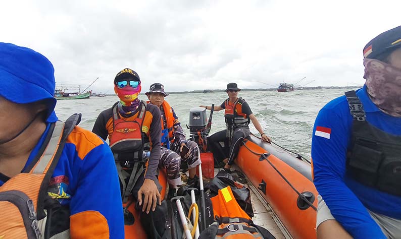 Perahu Terbalik Dihantam Gelombang, Dua Nelayan Hilang di Perairan Banyutowo Pati