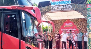 Konvoi 34 Bus Angkut 1.871 Pengusaha Warmindo Peserta Mudik Gratis Indomie dari Jogja