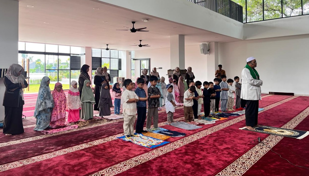 Kenalkan Ibadah Sejak Dini, TK Islam Al Azhar 60 Internasional Gelar Pelatihan Shalat Idul Fitri