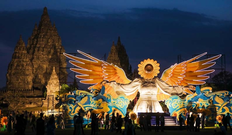 Sunflower Angel di Candi Prambanan Sedot Ribuan Pengunjung, Perpaduan Seni Kontemporer dan Romatisme Jadi Magnet Baru Pariwisata
