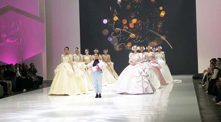 Tabebuya Mekar di Panggung Jogja Fashion Week, Cacagown Bawa Pesan Bertahan di Tengah Musim Gersang
