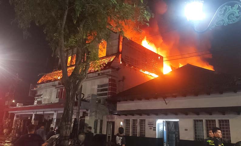 Warga Jogja Kaget, Dini Hari Hamzah Batik Malioboro Terbakar